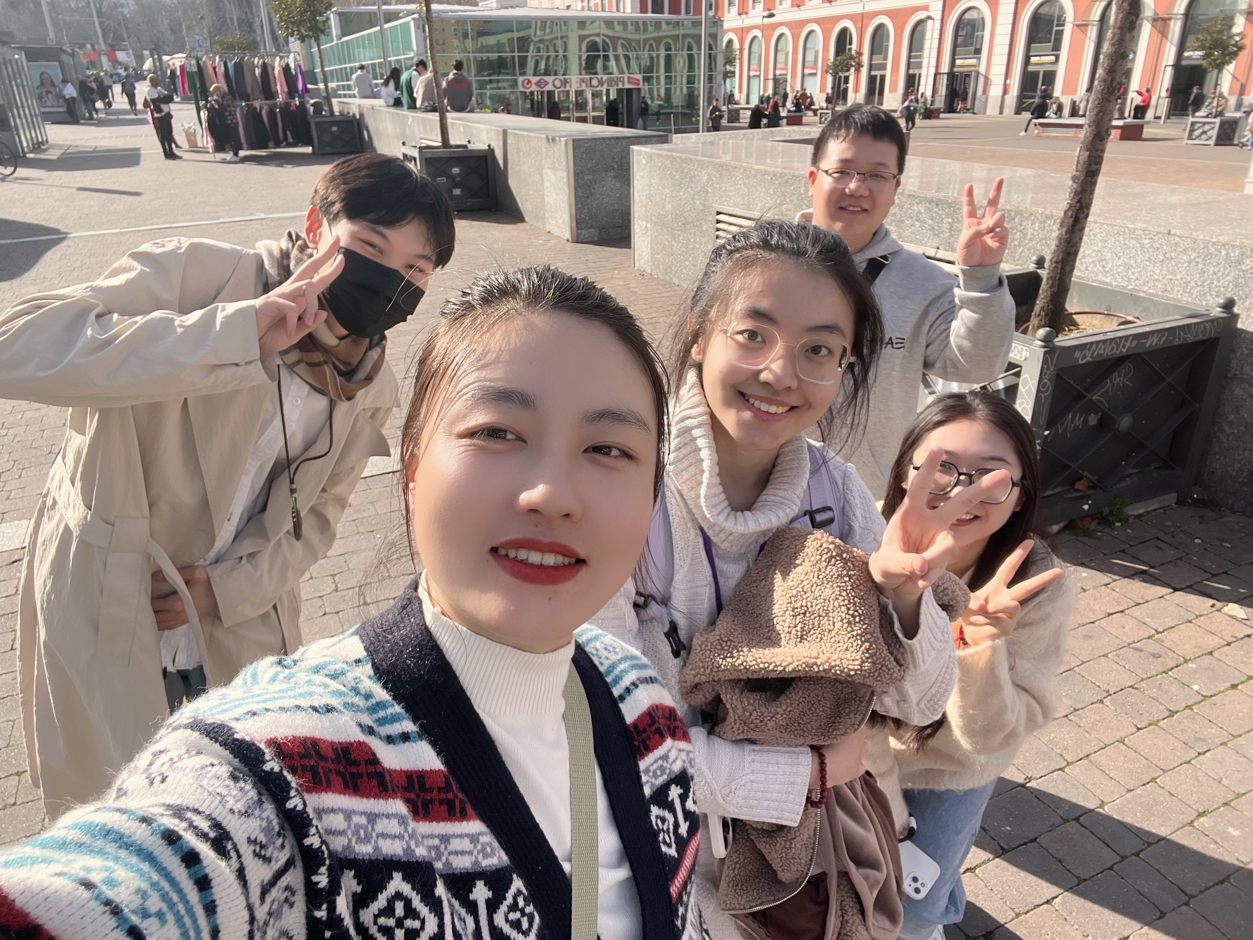 Thais con estudiantes